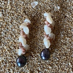 ブラックパールとニイハウシェルのツイストピアス