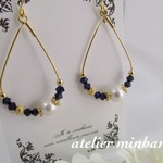 【送料無料】スワロフスキーのフープピアス（dark navy)