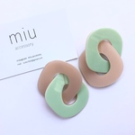 アクリルチェーンピアス