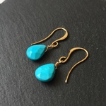 ターコイズのペアシェイプドロップピアス