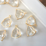 ：4pieces： import   crystal  charm カン付き〈トライアングル〉ビジュー チャーム