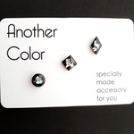 【片耳用ピアスセット】クラッシュシェルのブラックピアス/メンズ/スクエア