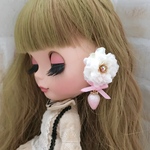 お花とイチゴのおめかしイヤリング/ピアス（クリーム・ピーチ）