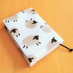 ひつじ柄のブックカバー＊文庫本
