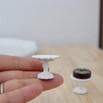 アンティークな陶器風ミニチュアケーキ台