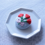 〈手刺繍〉母の日に♡カーネーションブローチ