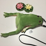 カエル ペットボトルショルダー☆お腹に春模様☆