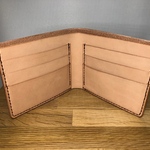 カードとお札の二つ折り財布
