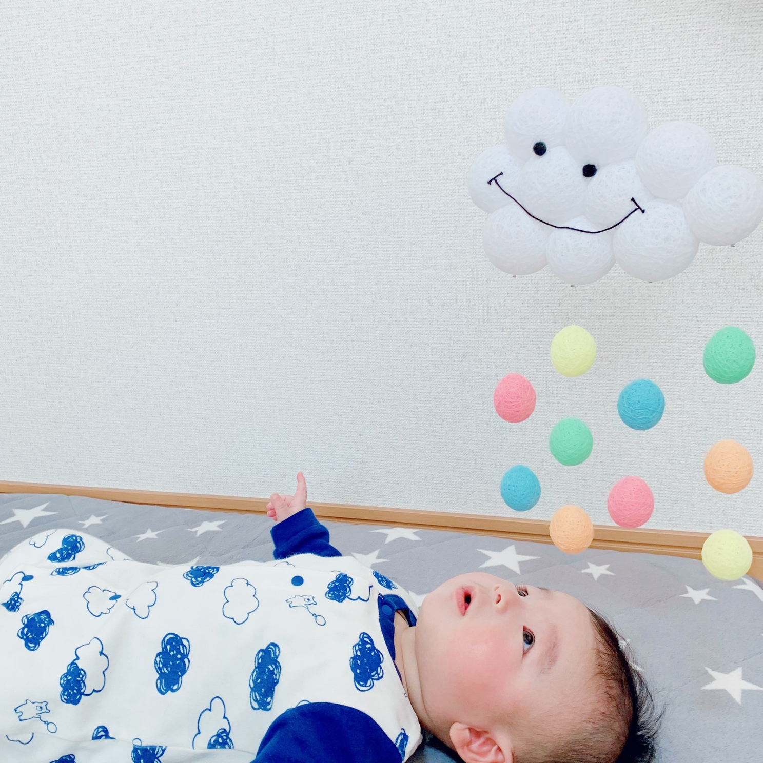 糸玉オーナメント　モコモコ雲とパステルの雨