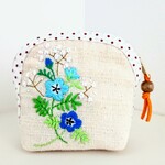 小さなギフト♪ネモフィラとカスミ草の刺繍ポーチ