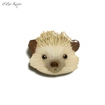 【30％offセール】木製の動物ブローチ　ハリネズミ