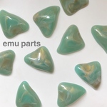 いびつnuance green cabochon4p