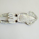 蓄光・本革ホタルイカのブローチ(白)