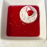 チューリップいちごケーキのアクセサリートレイ