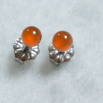 （１点もの）カーネリアンのスタッドピアス・4mm（チタンポスト）