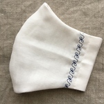 送料無料＊ネイビー色の刺繍入り＊ダブルガーゼを重ねたホワイト立体布マスク