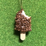 食べかけ チョコレートクランチアイス モチーフ