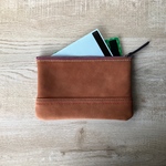 レザー　シンプル　ブラウンの革のポーチ　通帳入れなどに　(パープルのファスナー)