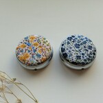sale! リバティプリント使用　ピルケース（アクセサリーケース）ミラー付き（サークルM）