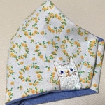 猫の刺繍入りマスク