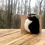 鳥ブローチ イワトビペンギンさん