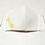 手作りマスク　国産生地　エレガント立体マスク☆ 生成り（お花付）