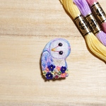 フクロウの刺繍ブローチ