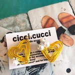 黄色ハートピアス