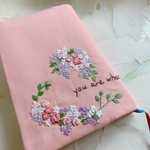 お刺繍入りブックカバー（ピンク）