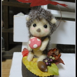 ＊葉っぱの傘のはりねずみくん　秋ver　切り株＊