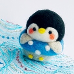ペンギンちゃんと浮き輪　羊毛フェルト