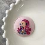 刺繍のブローチ アマビエさま