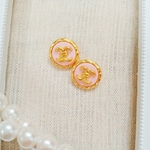 ☆Vintage☆ミルキーピンク×ゴールドなアンティークボタンピアス/イヤリング