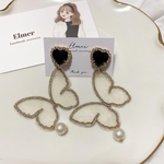 ハートビジューのバタフライイヤリング