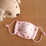 ベビー👶リバーシブル立体マスク☆カラフルうさぎ×ピンクいちご🍓