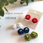 ＊つまみ細工＊小さな椿のピアス/イヤリング