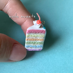 ミントブルーのレインボーケーキのピアス