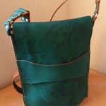 本革手縫い 端革フラップショルダー（ターコイズブルー）