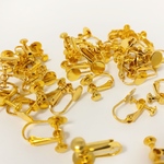  【10個入り】8mm皿付き  カン付き《ゴールド》ネジバネイヤリング