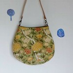 ウイリアムモリス　斜めS字の花とアラベスク 　雫型バッグ　