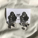 シルバービックフラワー×ラウンドビーズピアス