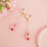 【再販】ビジューとお花のしずく　～かすみ草ピンク～　イヤリング/ピアス/スワロフスキー/ゆらゆら/しずく/ドロップ/レジン