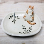 おすわり茶白ねっこざら