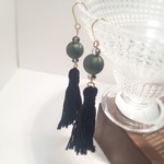 送料込！※秋色※タッセルxカーキグリーンケシパール　ピアス