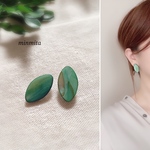 ✴︎NEW!✴︎染め天然シェルのマーキスオーバル一粒ピアス＆イヤリング