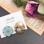 B0041 アシメボタンピアス・イヤリング　light blue