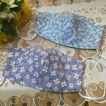 【再】送料込⭐️涼しい夏用マスク❤️大人用立体ますくブルー系花柄小顔用(薄手夏向き)