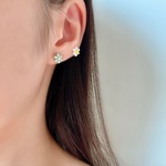 小さなビーズのお花のピアス・イヤリング（白・赤・水色・黄色）バラ売り