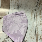 夏マスク♡立体三重仕立てフィルターポケット付きマスク　Lサイズ　眼鏡がくもりにくい‼︎夏らしい淡い藤色にハイビスカス柄　涼しい