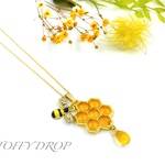 みつばちのネックレス